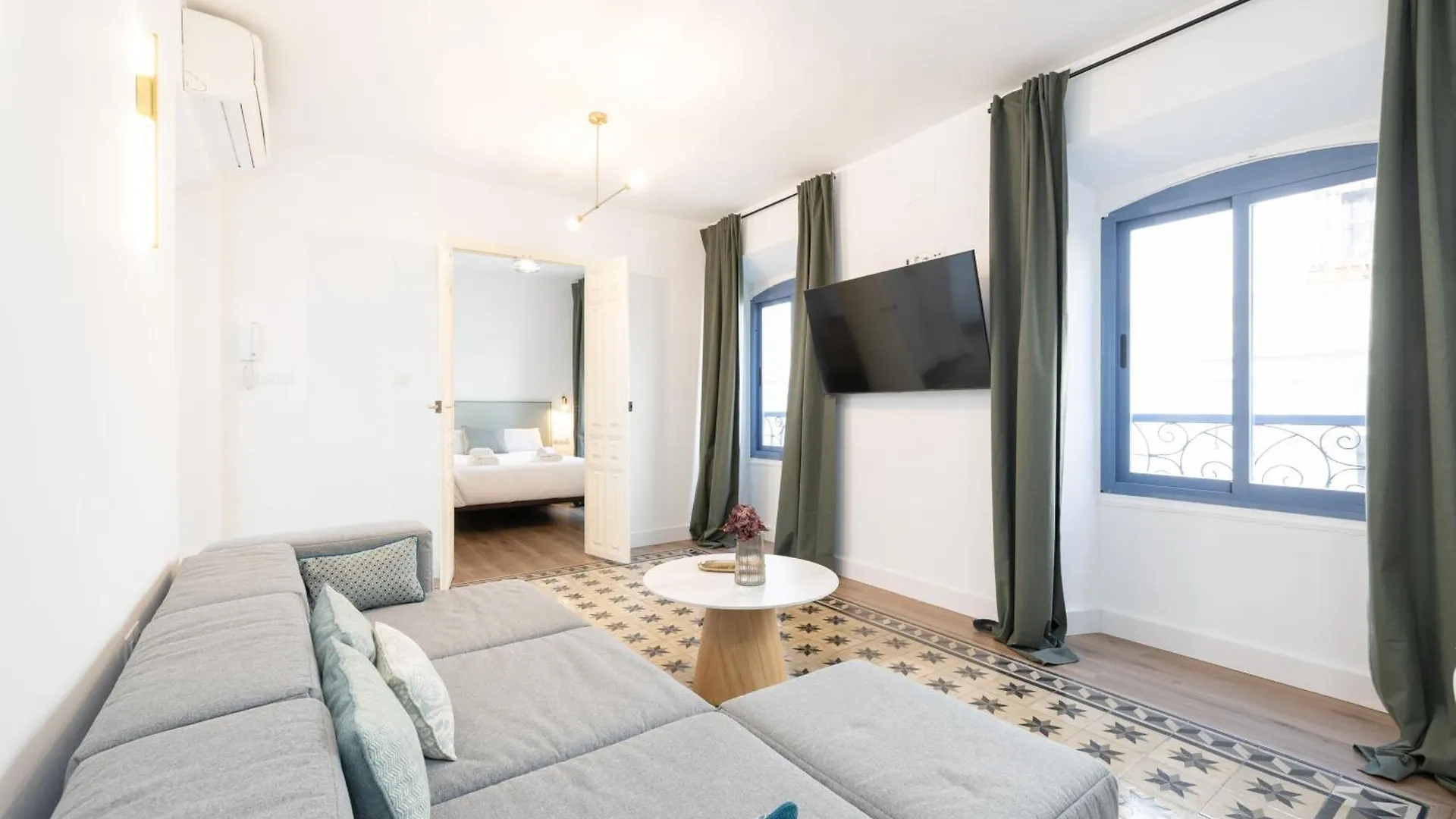 Spacious Bright Palace -1Bedroom-Terrace-Center Malaga