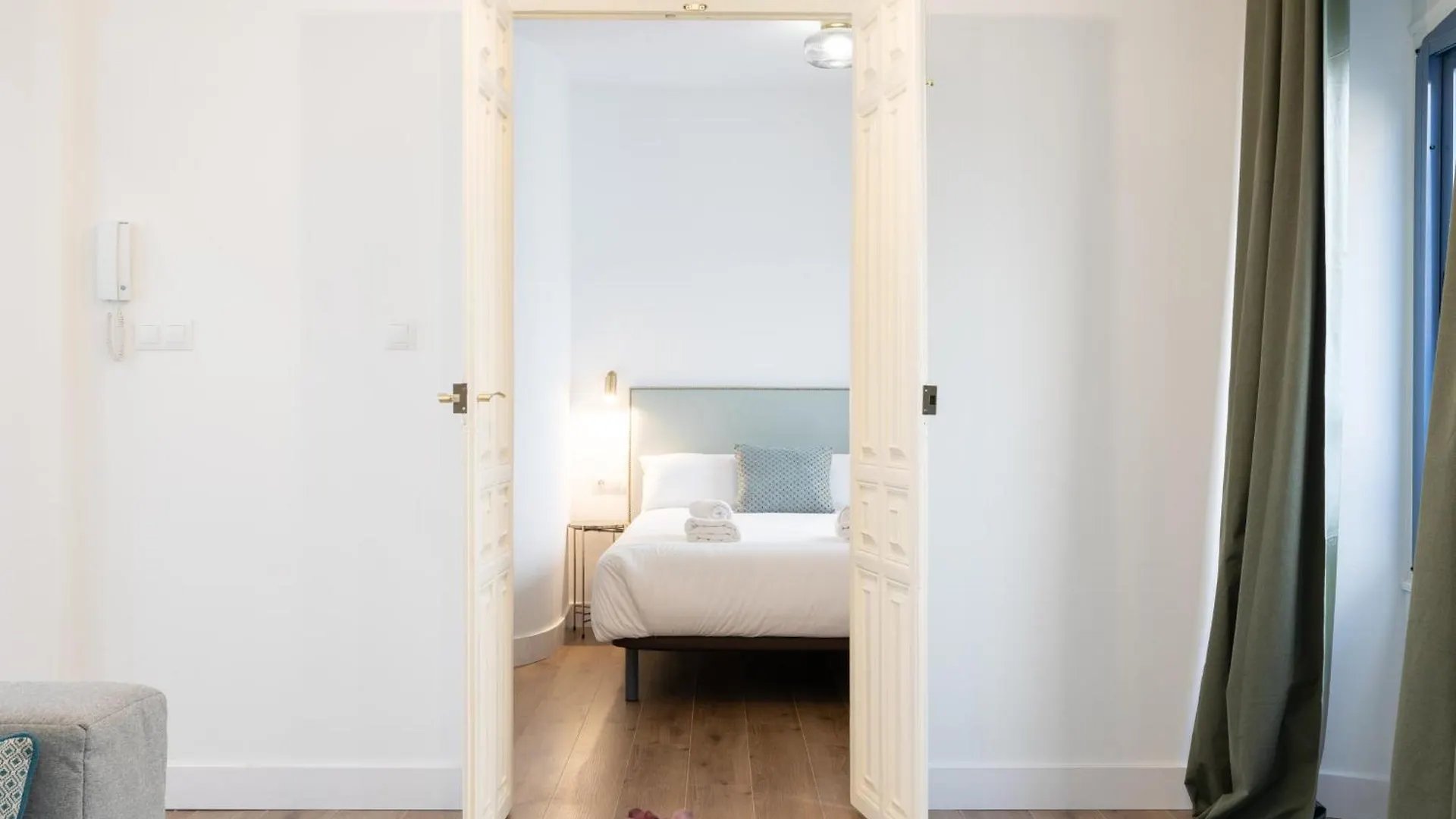 Spacious Bright Palace -1Bedroom-Terrace-Center Malaga Apartment