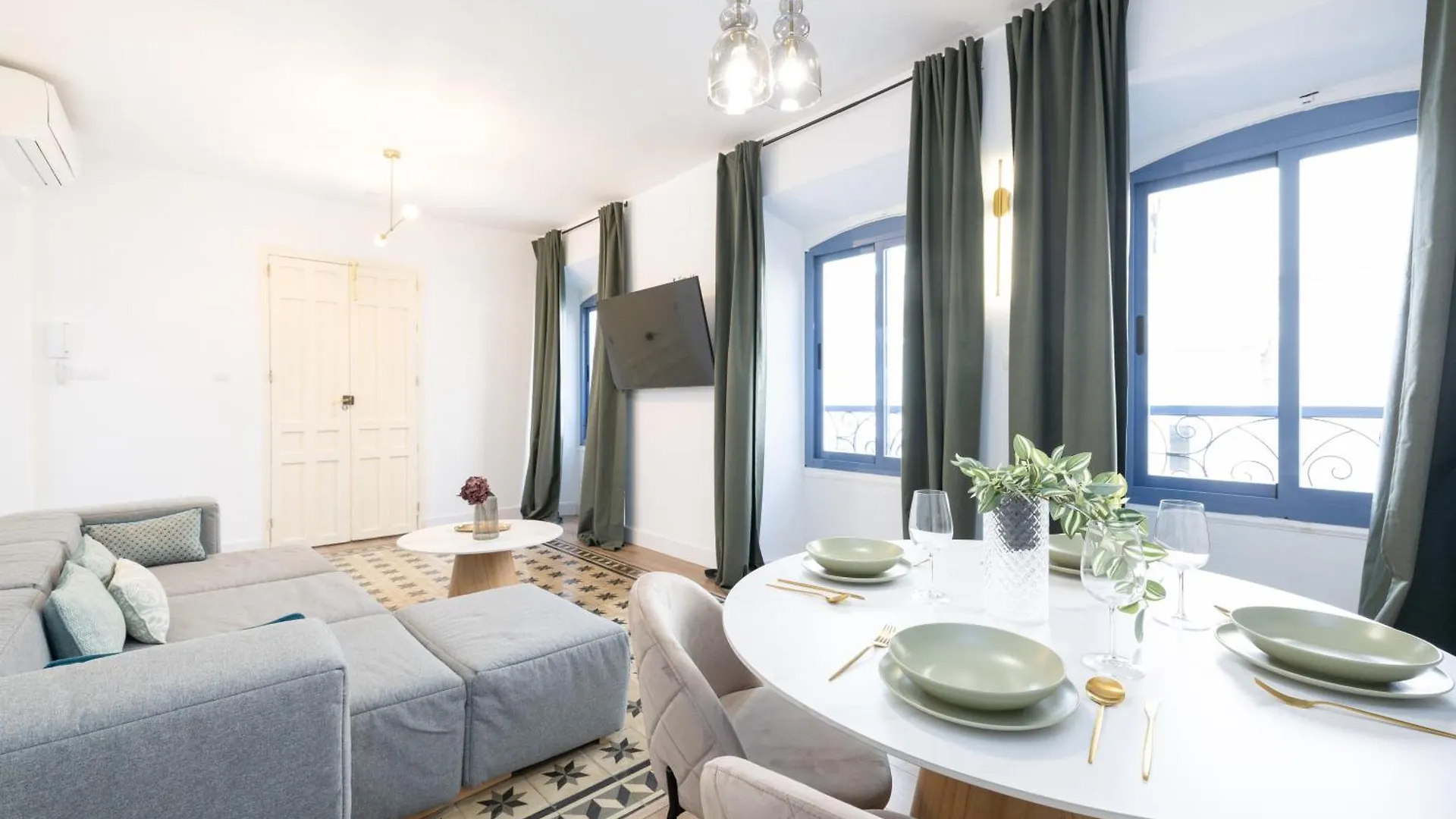 Apartment Spacious Bright Palace -1Bedroom-Terrace-Center Malaga